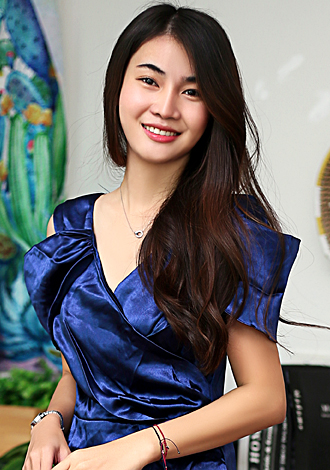 Date the member of your dreams: young Asian member Yupaphorn from Bangkok